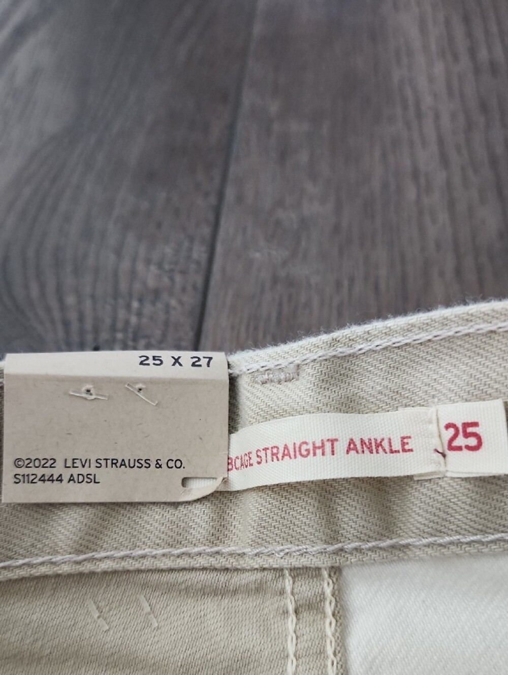 Levi's Cream Ribcage Straight Ankle Jeans NWT 25 - Picture 4 of 7